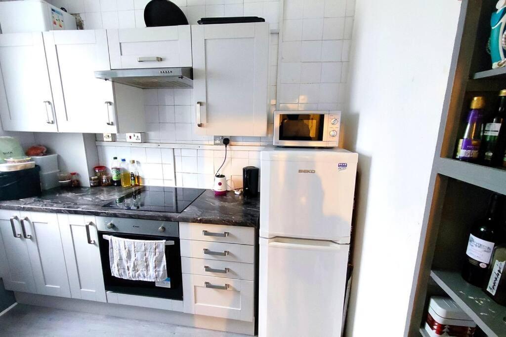 Central London Spacious Flat With 2 To 3 Bedrooms 외부 사진
